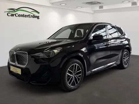 BMW iX1 30xDrive, Saphirschwarz